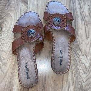 Minnetonka Leather slides silver and blue accent